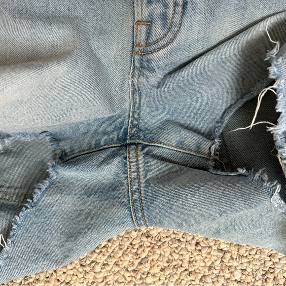 Relaxed 90s Jean Short - Picture 7 of 8